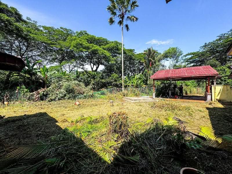 2-storey Terraced House for Sale in Antara Gapi (Ulu Yam) - Nazrin Hakimin - Garden - PropertyGuru.com.my