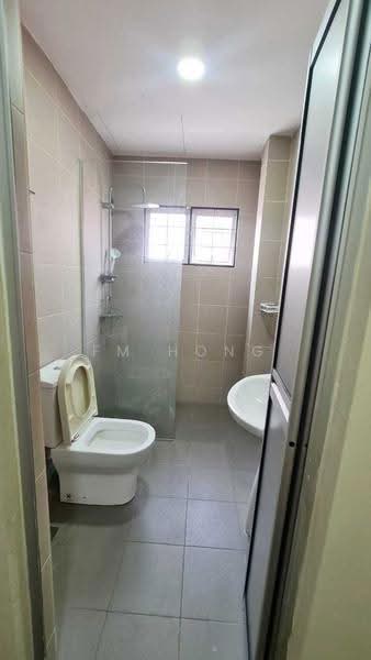 Semi-Detached House for Rent in Sri Petaling (Kuala Lumpur) - FM Hong - Bathroom - PropertyGuru.com.my