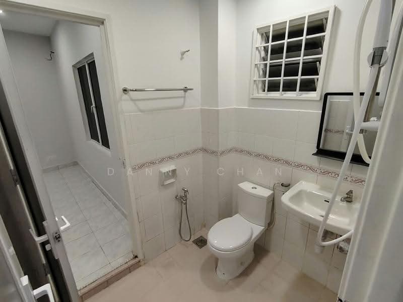 Rumah Teres 2-Tingkat untuk Disewa di Taman Putra Prima (Puchong) - Danny Chan - Bathroom - PropertyGuru.com.my