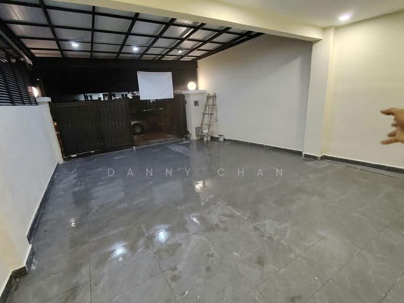 Rumah Teres 2-Tingkat untuk Disewa di Taman Putra Prima (Puchong) - Danny Chan - Entrance - PropertyGuru.com.my