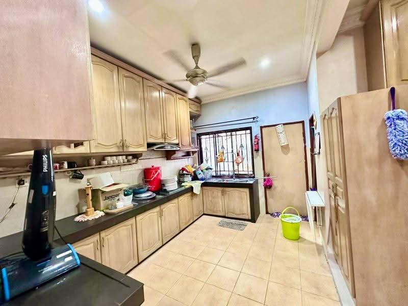 Semi-Detached House for Sale in Bandar Nusaputra (Puchong) - Ahmad Muslim - Kitchen - PropertyGuru.com.my