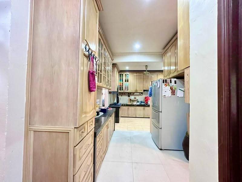 Semi-Detached House for Sale in Bandar Nusaputra (Puchong) - Ahmad Muslim - Kitchen - PropertyGuru.com.my