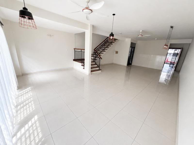 2-storey Terraced House for Sale in Denai Alam (Shah Alam) - Lucas Loh - Living Room - PropertyGuru.com.my