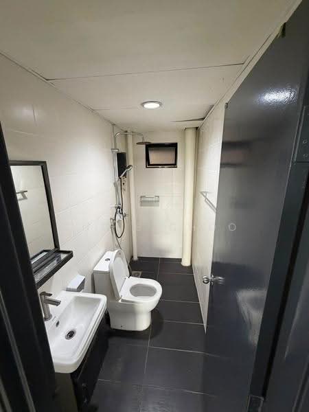 Kondominium untuk Dijual di Putra Majestik - Chris Choo - Bathroom - PropertyGuru.com.my