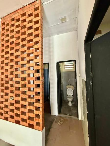 Retail Space for Rent in Kuching (Sarawak) - Jeno Tan - Bathroom - PropertyGuru.com.my