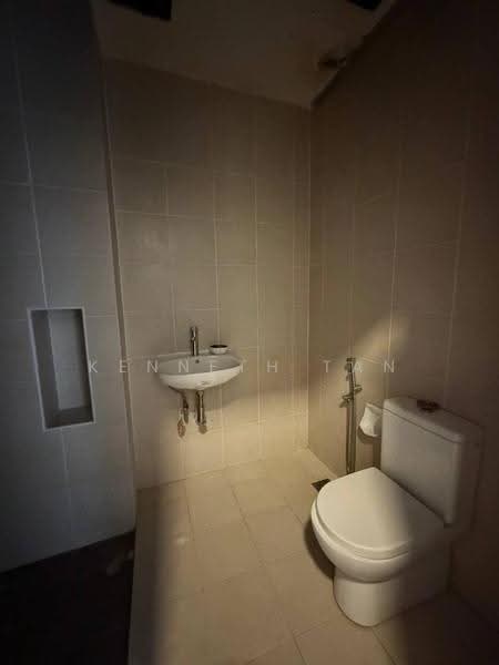 Kondominium untuk Dijual di PARC Regency (Residensi Masai) - Kenneth Tan - Bathroom - PropertyGuru.com.my
