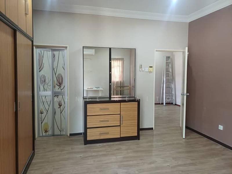 Semi-Detached House for Rent in Bandar Bukit Mahkota (Bangi) - Maznee Realtor - Bedroom - PropertyGuru.com.my