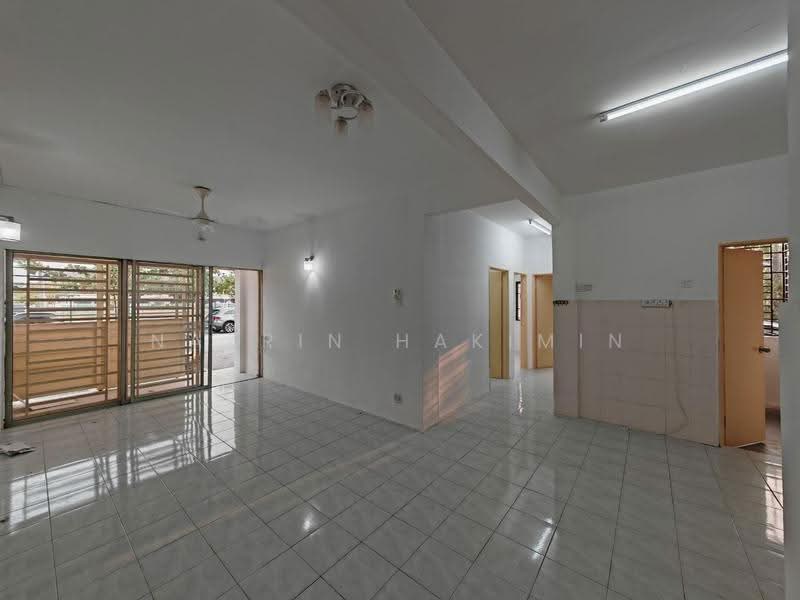 Pangsapuri untuk Dijual di Danau Sutera - Nazrin Hakimin - Living Room - PropertyGuru.com.my
