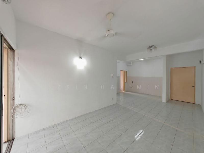 Pangsapuri untuk Dijual di Danau Sutera - Nazrin Hakimin - Living Room - PropertyGuru.com.my