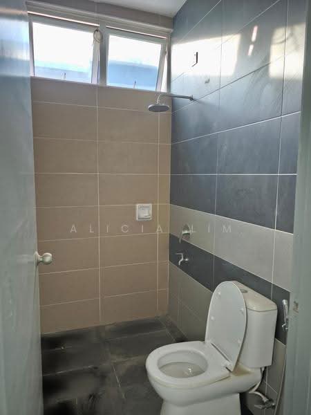 Cluster House for Sale in Taman Mount Austin (Tebrau) - Alicia Lim - Bathroom - PropertyGuru.com.my