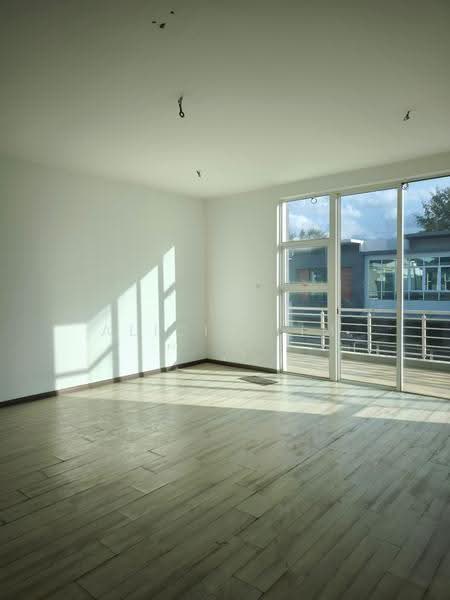 Cluster House for Sale in Taman Mount Austin (Tebrau) - Alicia Lim - Balcony - PropertyGuru.com.my
