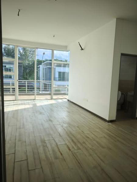 Cluster House for Sale in Taman Mount Austin (Tebrau) - Alicia Lim - Balcony - PropertyGuru.com.my