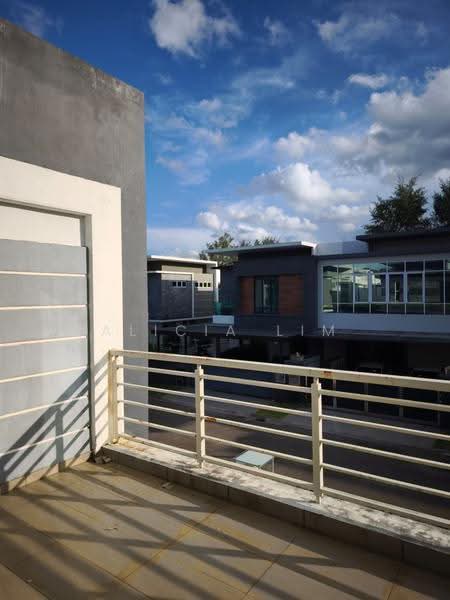 Cluster House for Sale in Taman Mount Austin (Tebrau) - Alicia Lim - Balcony - PropertyGuru.com.my