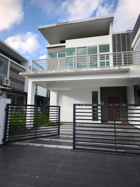 Cluster House for Sale in Taman Mount Austin (Tebrau) - Alicia Lim - Exterior - PropertyGuru.com.my