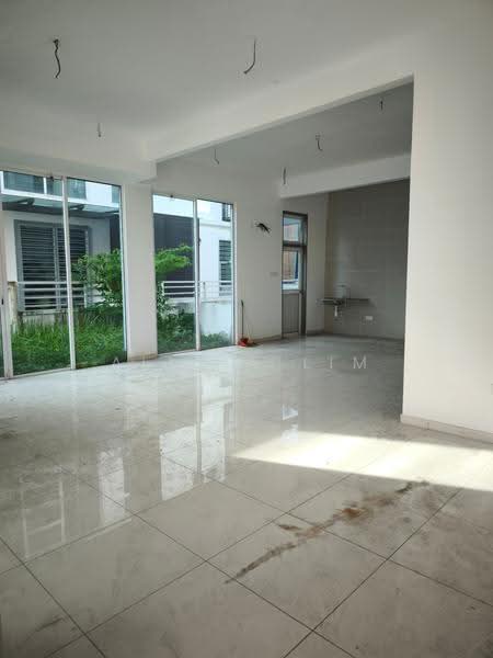 Cluster House for Sale in Taman Mount Austin (Tebrau) - Alicia Lim - Living Room - PropertyGuru.com.my