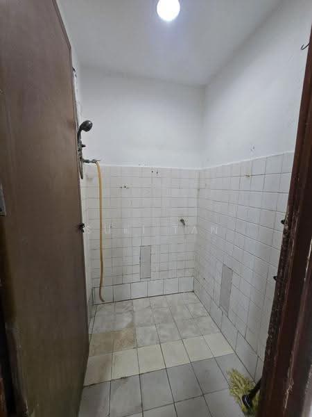 Rumah Teres 1-Tingkat untuk Dijual di Taman Tan Yew Lai (Jalan Klang Lama (Old Klang Road)) - Suki Tan - Bathroom - PropertyGuru.com.my