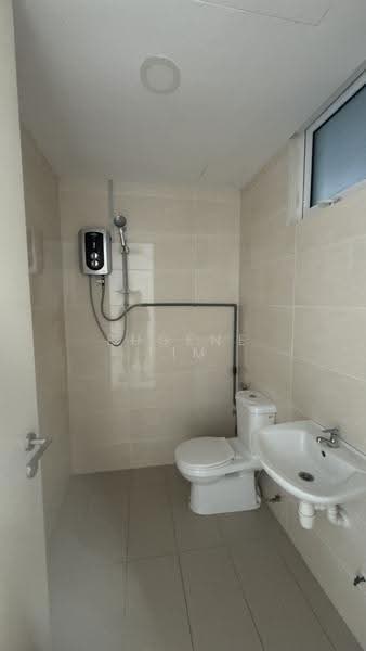 Kediaman Servis untuk Disewa di De Centrum Residences - Eugene Lim - Bathroom - PropertyGuru.com.my