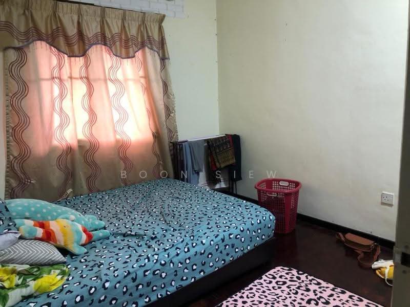 Apartment for Sale at Mutiara Court - Boon Siew - Bedroom - PropertyGuru.com.my