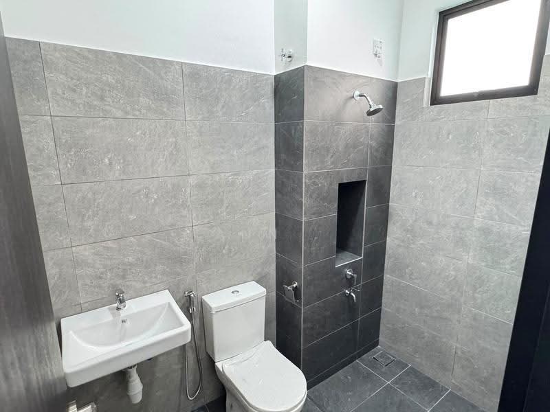 2-storey Terraced House for Sale in Taman Impian Emas (Skudai) - Ann . - Bathroom - PropertyGuru.com.my