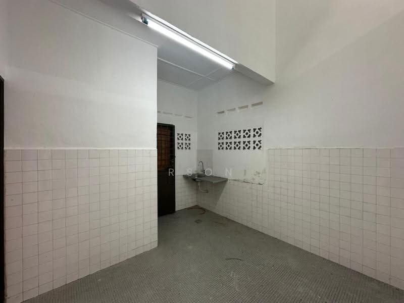 1-storey Terraced House for Sale in Taman Puteri Wangsa (Ulu Tiram) - Carson . - Kitchen - PropertyGuru.com.my