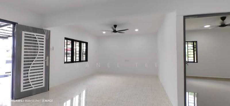 1-storey Terraced House for Sale in Taman Kluang Barat (Kluang) - Shanel Tee - Living Room - PropertyGuru.com.my