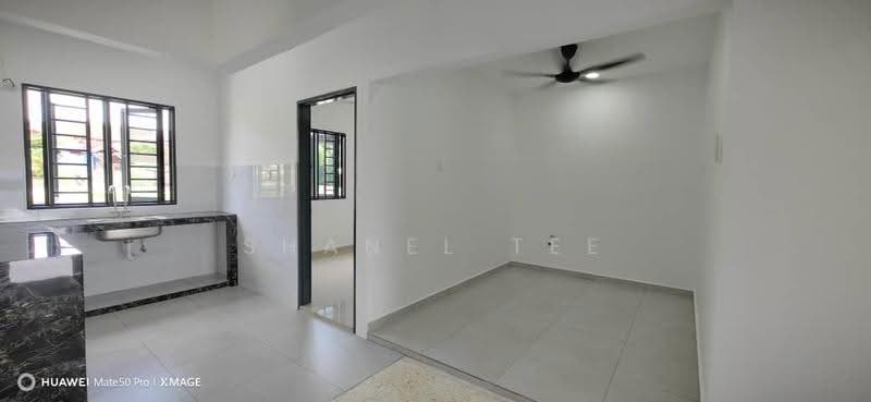 1-storey Terraced House for Sale in Taman Kluang Barat (Kluang) - Shanel Tee - Kitchen - PropertyGuru.com.my