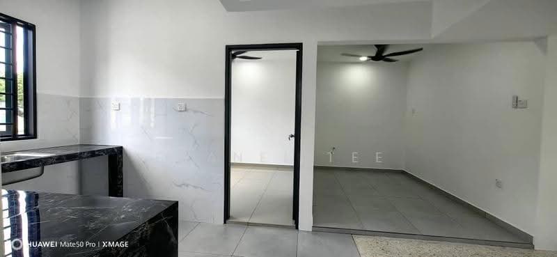 1-storey Terraced House for Sale in Taman Kluang Barat (Kluang) - Shanel Tee - Kitchen - PropertyGuru.com.my