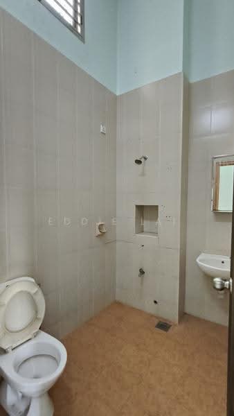 2-storey Terraced House for Rent in Taman Skudai Ria (Skudai) - Eddie Lai - Bathroom - PropertyGuru.com.my