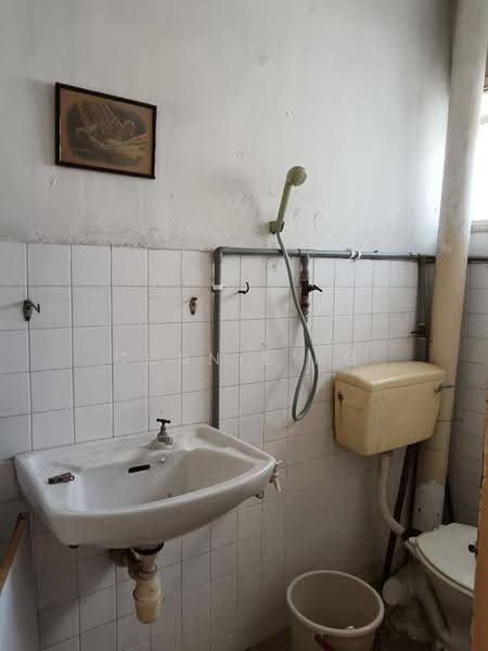 2-storey Terraced House for Sale in Taman Sri Muda (Shah Alam) - Connie Ng - Bathroom - PropertyGuru.com.my
