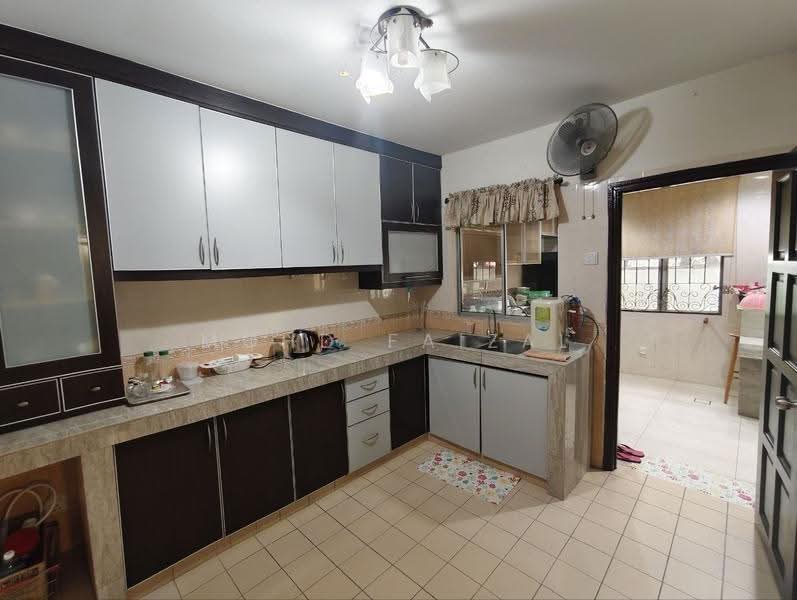 Semi-Detached House for Sale in Balakong (Selangor) - Mohd Faizal - Kitchen - PropertyGuru.com.my