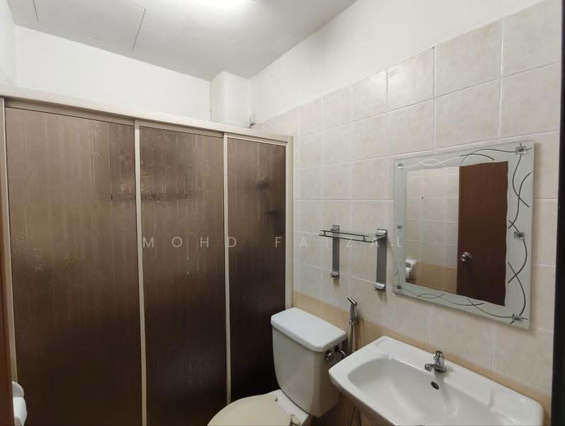 Semi-Detached House for Sale in Balakong (Selangor) - Mohd Faizal - Bathroom - PropertyGuru.com.my