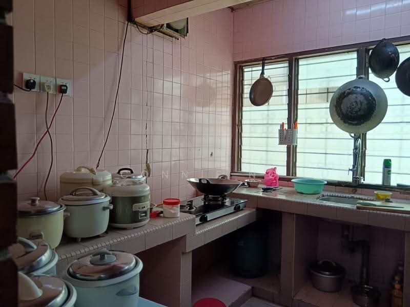 Rumah Teres 3-Tingkat untuk Dijual di Taman Sri Muda (Shah Alam) - Connie Ng - Kitchen - PropertyGuru.com.my