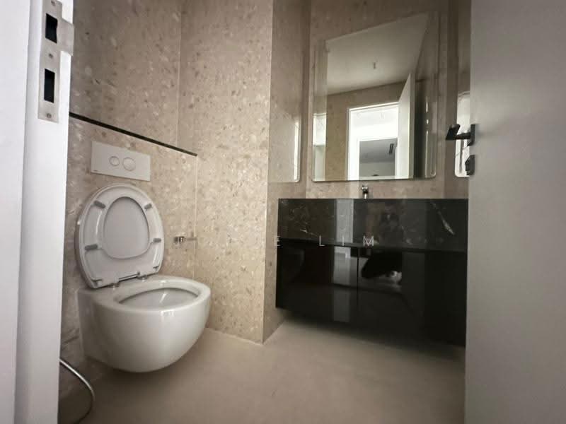 Kediaman Servis untuk Dijual di Regent Suites @ Pavilion Damansara Heights - Jovie Lim - Bathroom - PropertyGuru.com.my
