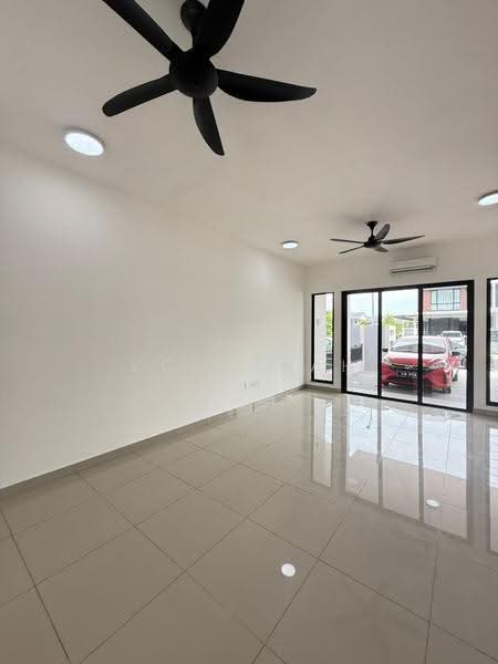 Rumah Teres 2-Tingkat untuk Disewa di Elmina (Shah Alam) - KC Cheah - Living Room - PropertyGuru.com.my