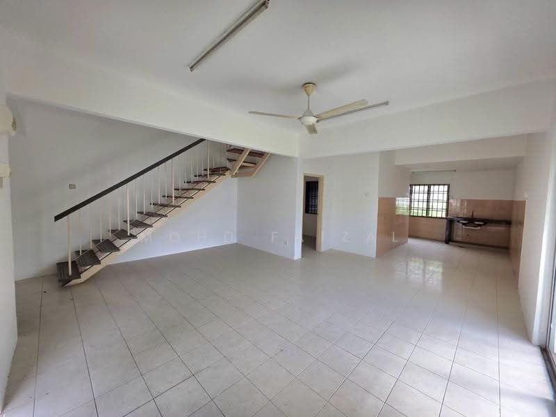 2-storey Terraced House for Sale in Puchong (Selangor) - Mohd Faizal - Living Room - PropertyGuru.com.my