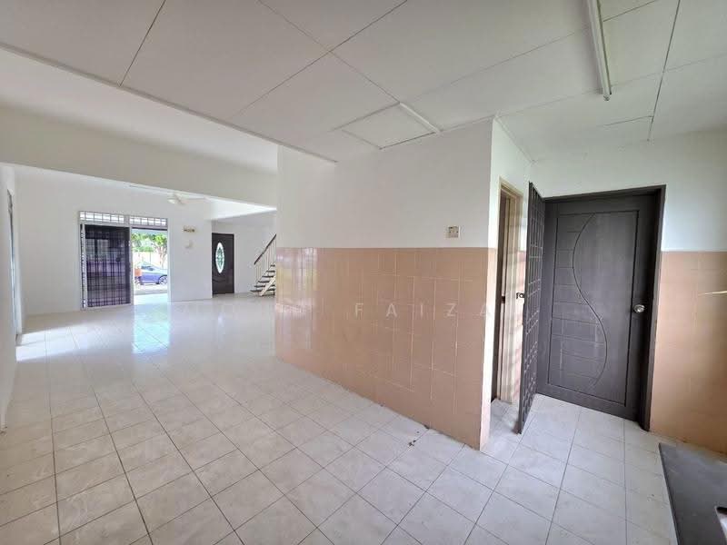 2-storey Terraced House for Sale in Puchong (Selangor) - Mohd Faizal - Living Room - PropertyGuru.com.my