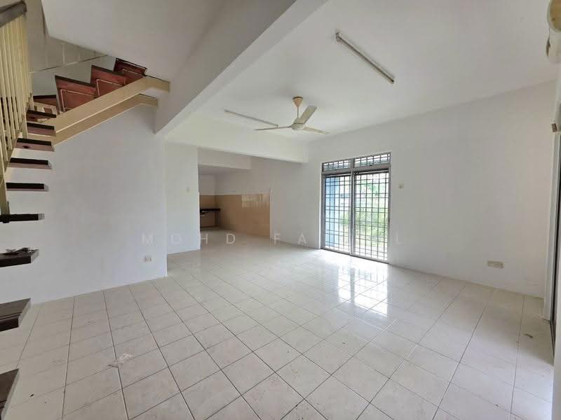 2-storey Terraced House for Sale in Puchong (Selangor) - Mohd Faizal - Living Room - PropertyGuru.com.my