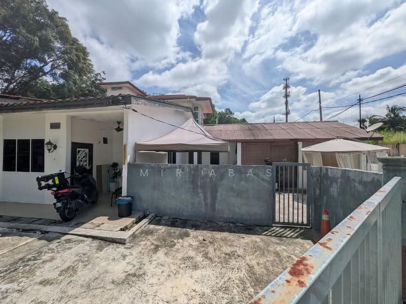 1-storey Terraced House for Sale in Sungai Penchala (Kuala Lumpur) - Amir Abas - Exterior - PropertyGuru.com.my