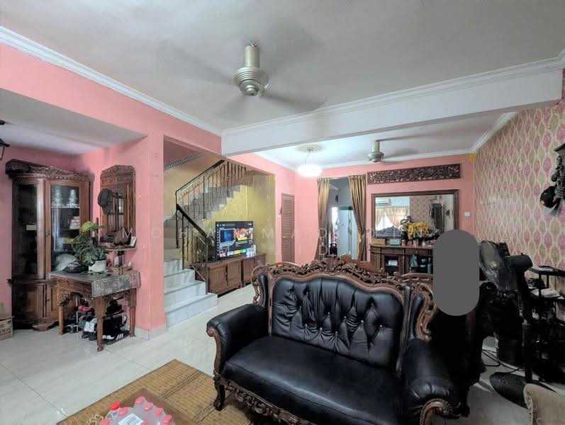 3-storey Terraced House for Sale in Desa Latania (Shah Alam) - Mohammad Din Majid - Living Room - PropertyGuru.com.my