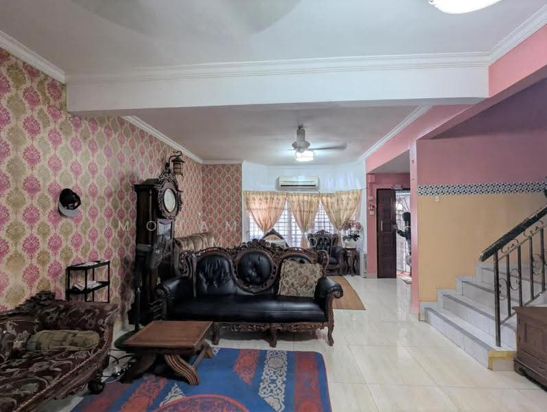 3-storey Terraced House for Sale in Desa Latania (Shah Alam) - Mohammad Din Majid - Living Room - PropertyGuru.com.my