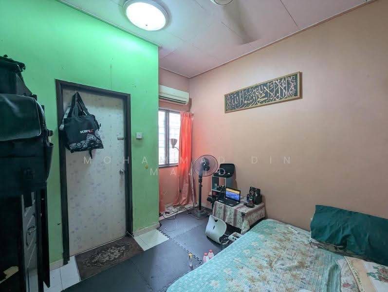 3-storey Terraced House for Sale in Desa Latania (Shah Alam) - Mohammad Din Majid - Bedroom - PropertyGuru.com.my