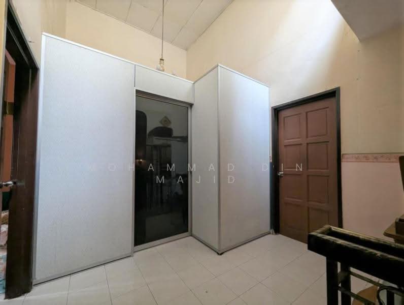 3-storey Terraced House for Sale in Desa Latania (Shah Alam) - Mohammad Din Majid - PropertyGuru.com.my
