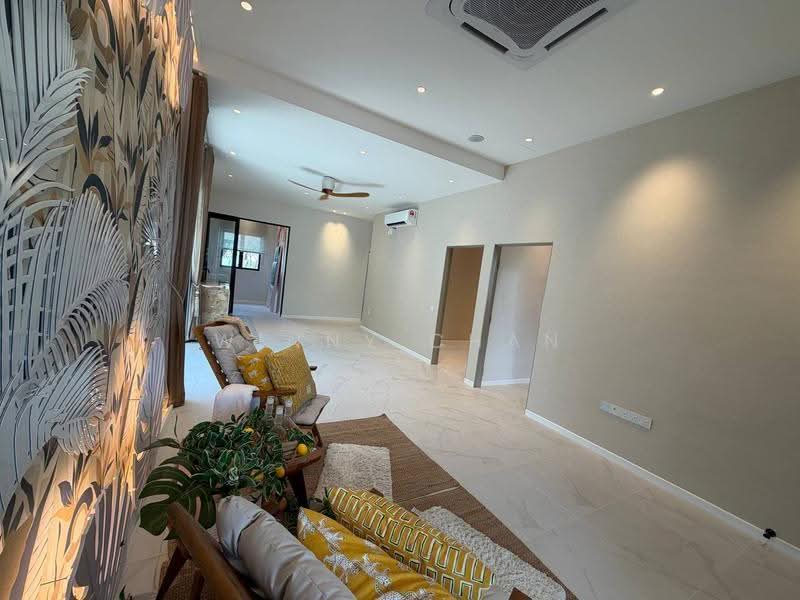 Rumah Berkembar untuk Dijual di Simpang Pulai (Perak) - Winny Chan - Living Room - PropertyGuru.com.my