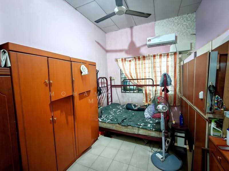 Rumah Teres 1-Tingkat untuk Dijual di Kampung Bukit Naga (Shah Alam) - Mohammad Din Majid - Bedroom - PropertyGuru.com.my