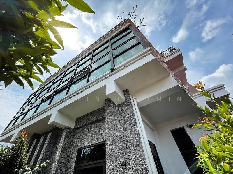Bungalow House for Sale in Ampang (Kuala Lumpur) - Nazrin Hakimin - PropertyGuru.com.my