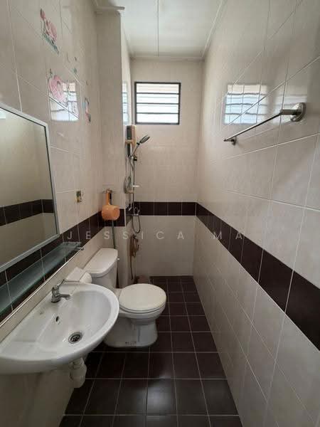 Rumah Teres 2-Tingkat untuk Disewa di Taman Mount Austin (Tebrau) - Jessica Ma - Bathroom - PropertyGuru.com.my