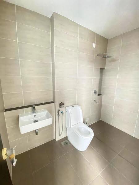 Rumah Teres untuk Dijual di Bandar Serenia (Dengkil) - Pit Zahid - Bathroom - PropertyGuru.com.my