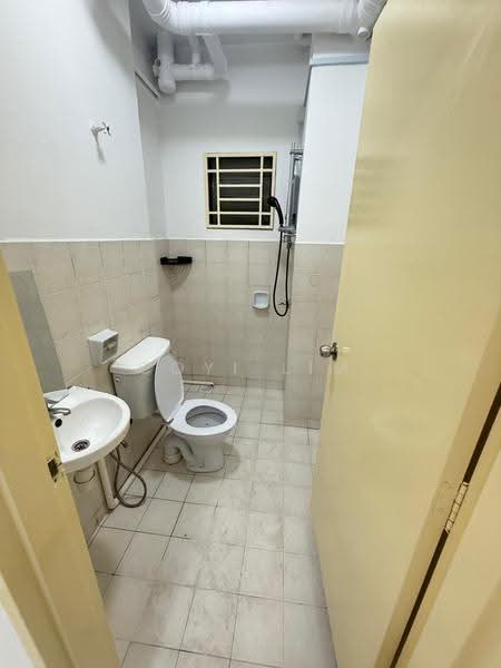 Pangsapuri untuk Disewa di Manda'rina Court - Coyi Lim - Bathroom - PropertyGuru.com.my