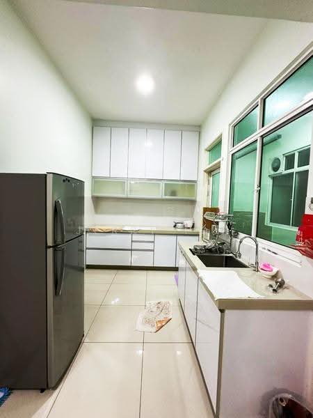 Kondominium untuk Disewa di Reflections Condominium - Jerry Tan - Kitchen - PropertyGuru.com.my