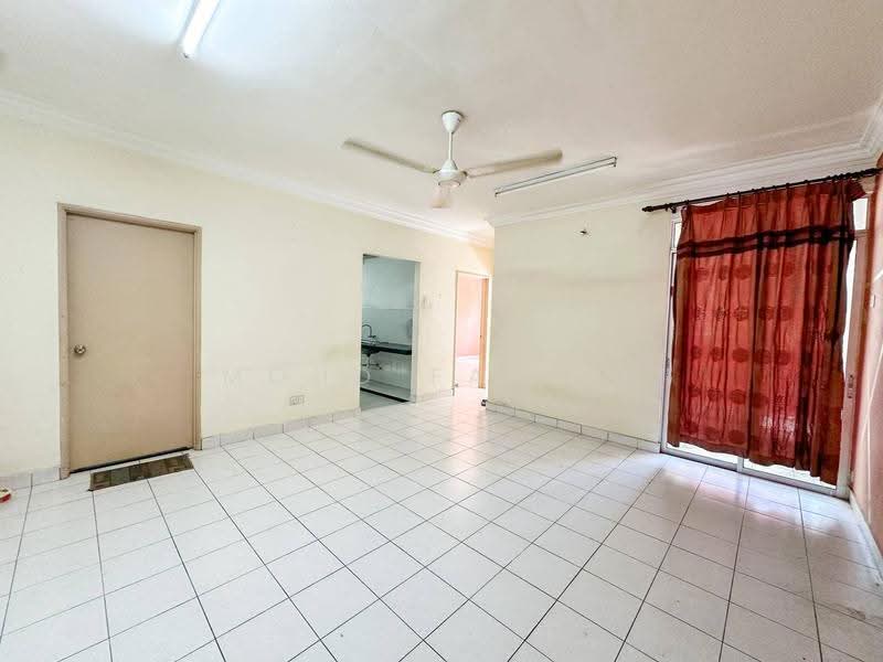 Pangsapuri untuk Dijual di Teratai Apartment @ Taman Sutera - Mohd Faizal - Living Room - PropertyGuru.com.my